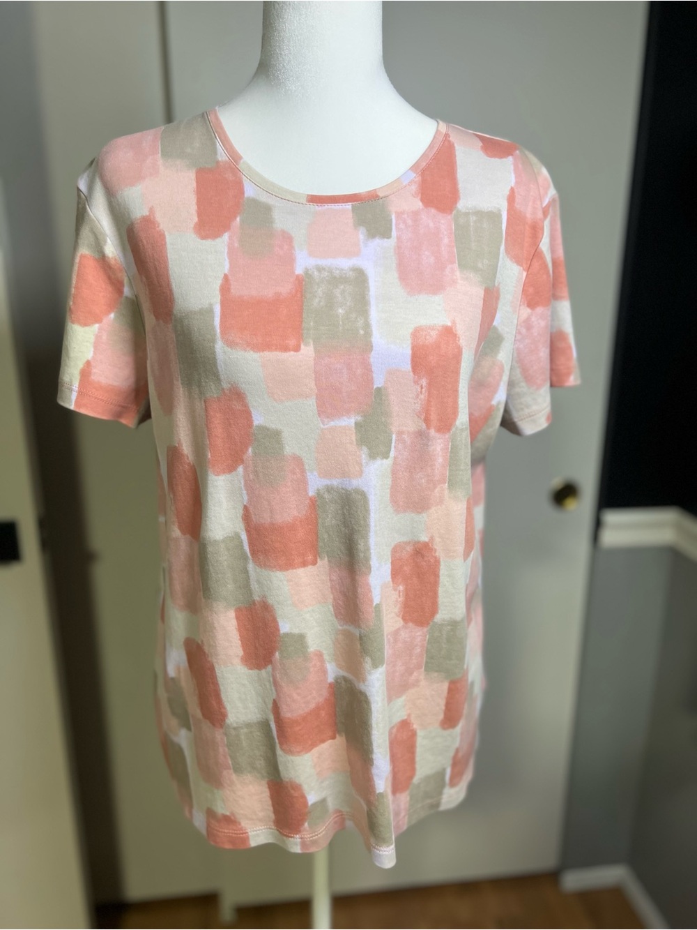 croft & barrow Short Sleeve Tee in Coral, Taupe & White Brushstroke
